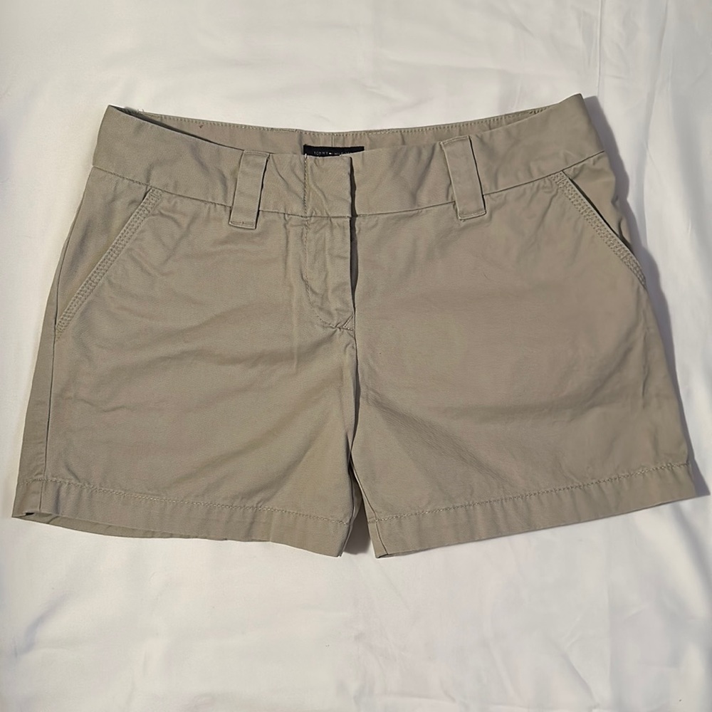 Tommy Hilfiger khaki 3” inseam shorts.